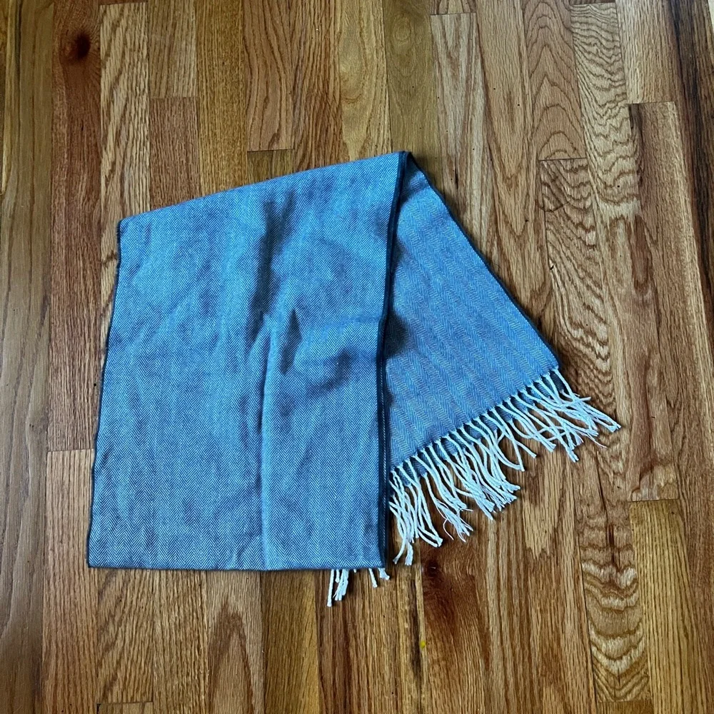 Stylish Azure Men's Scarf - Picture 2 of 5